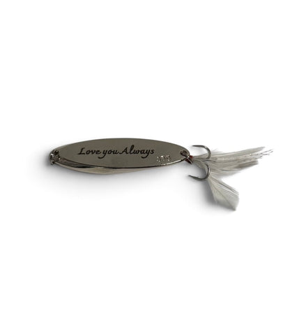 • Silver fishing lure
• Front-only or front-and-back engraving options
• Personalize with your own text
• Gift box included in blue, brown, or red
